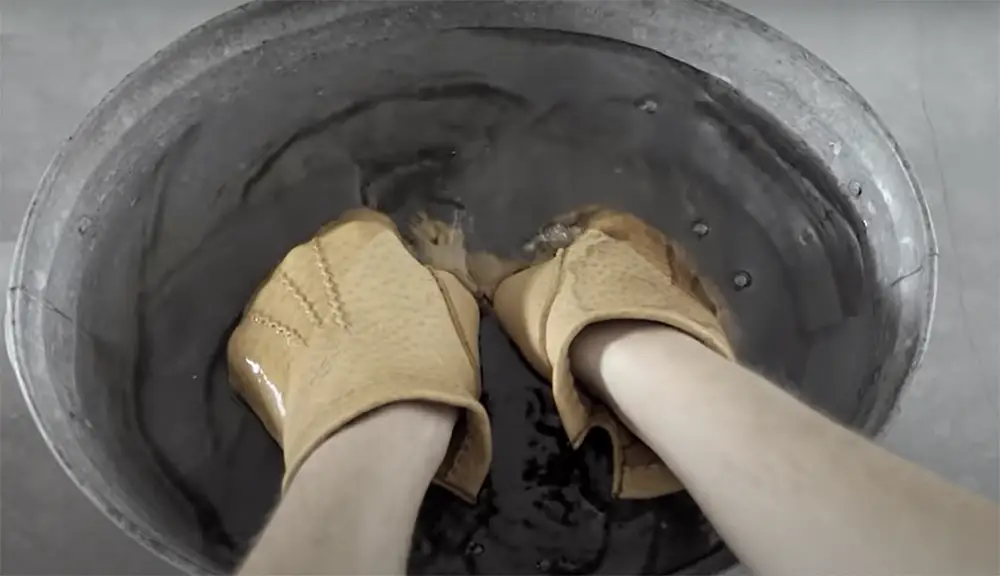 When Would You Want to Waterproof Your Leather Gloves?