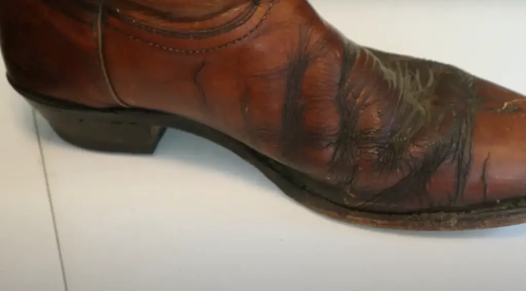 Why Do Leather Boots Stretch?