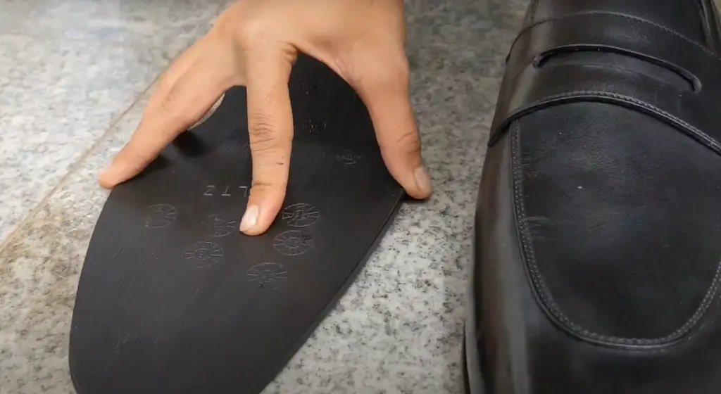 How to maintain the soles?