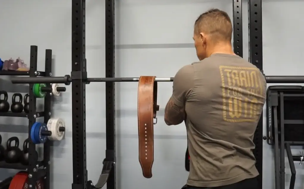 What Does a Weightlifting Belt Do?
