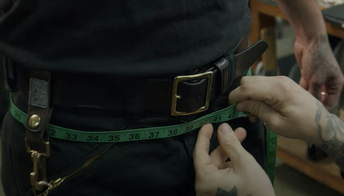 How Much Does a Leather Jacket Weigh? LeatherProfy