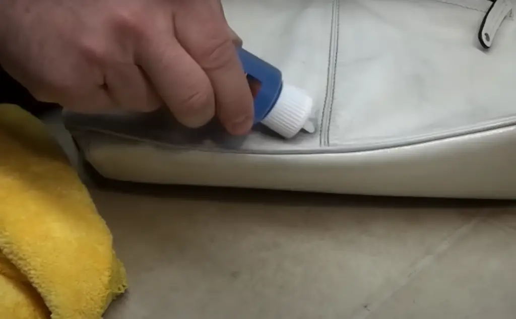 Methods To Clean White Leather Purses