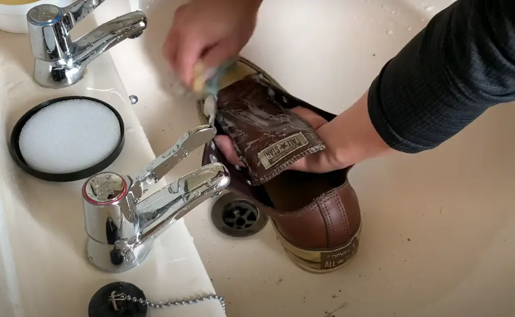 Quick Tips to Clean Leather Converse Shoes:
