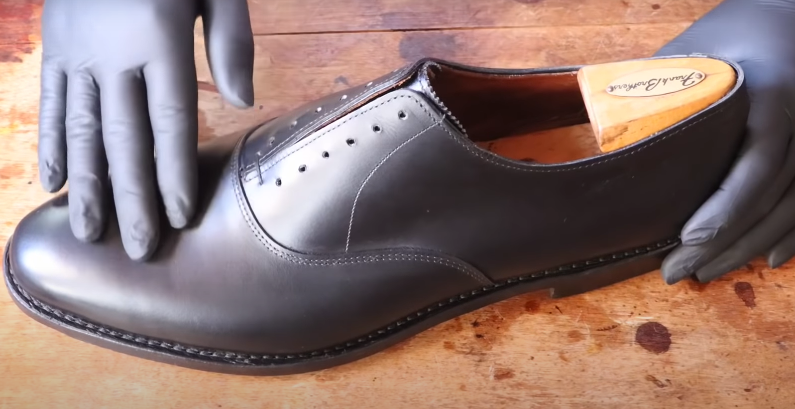 How to Get Creases Out of Leather Shoes? LeatherProfy