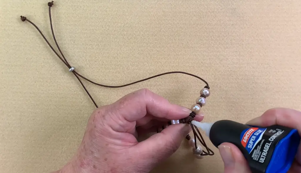 How do you make a homemade pearl necklace?