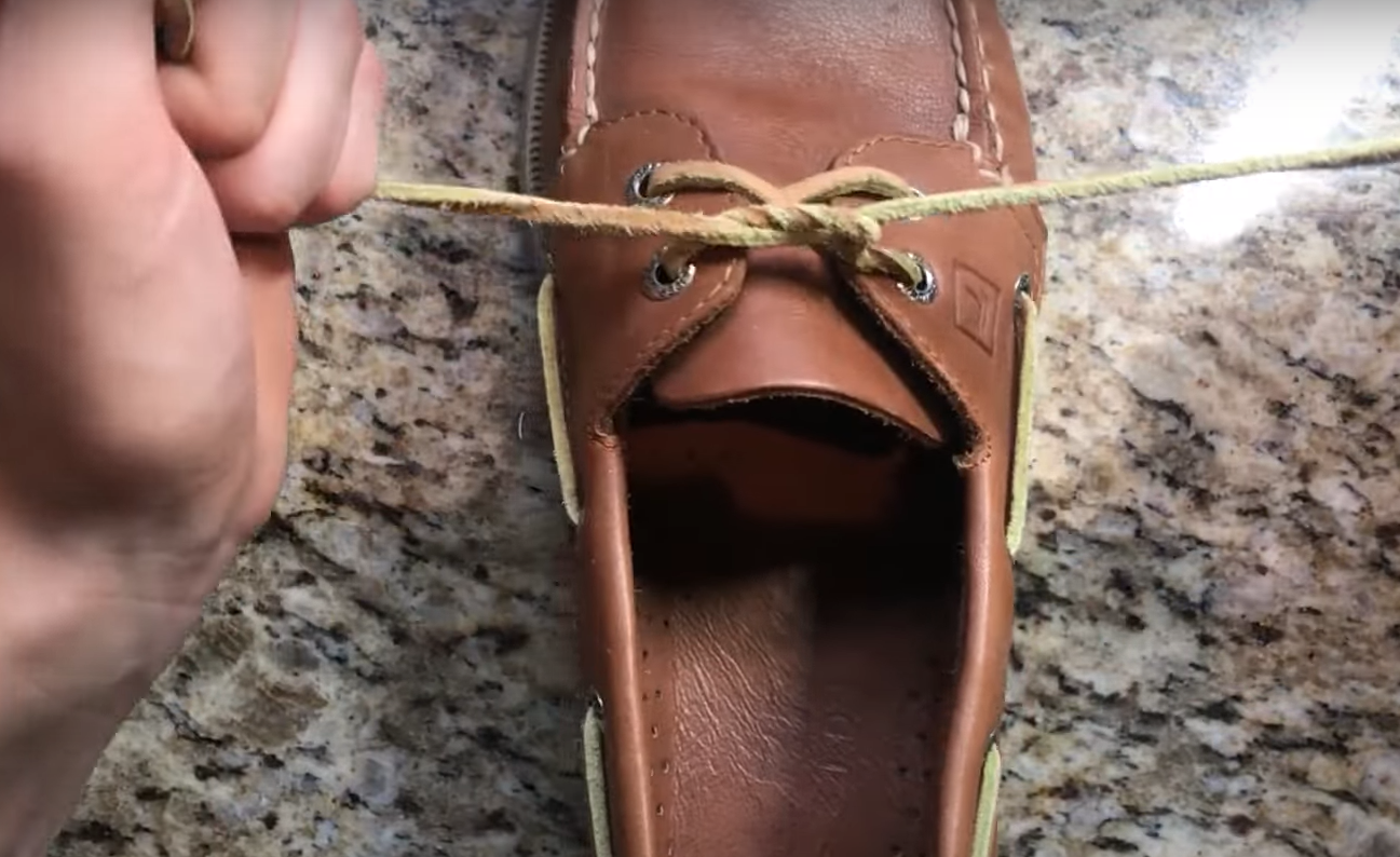 How to Tie Sperrys Leather Laces? LeatherProfy