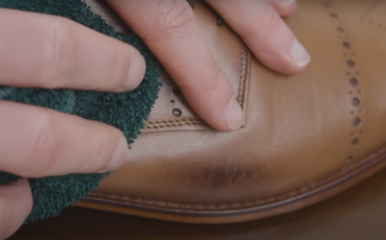 Can You Clean Leather With Alcohol? LeatherProfy