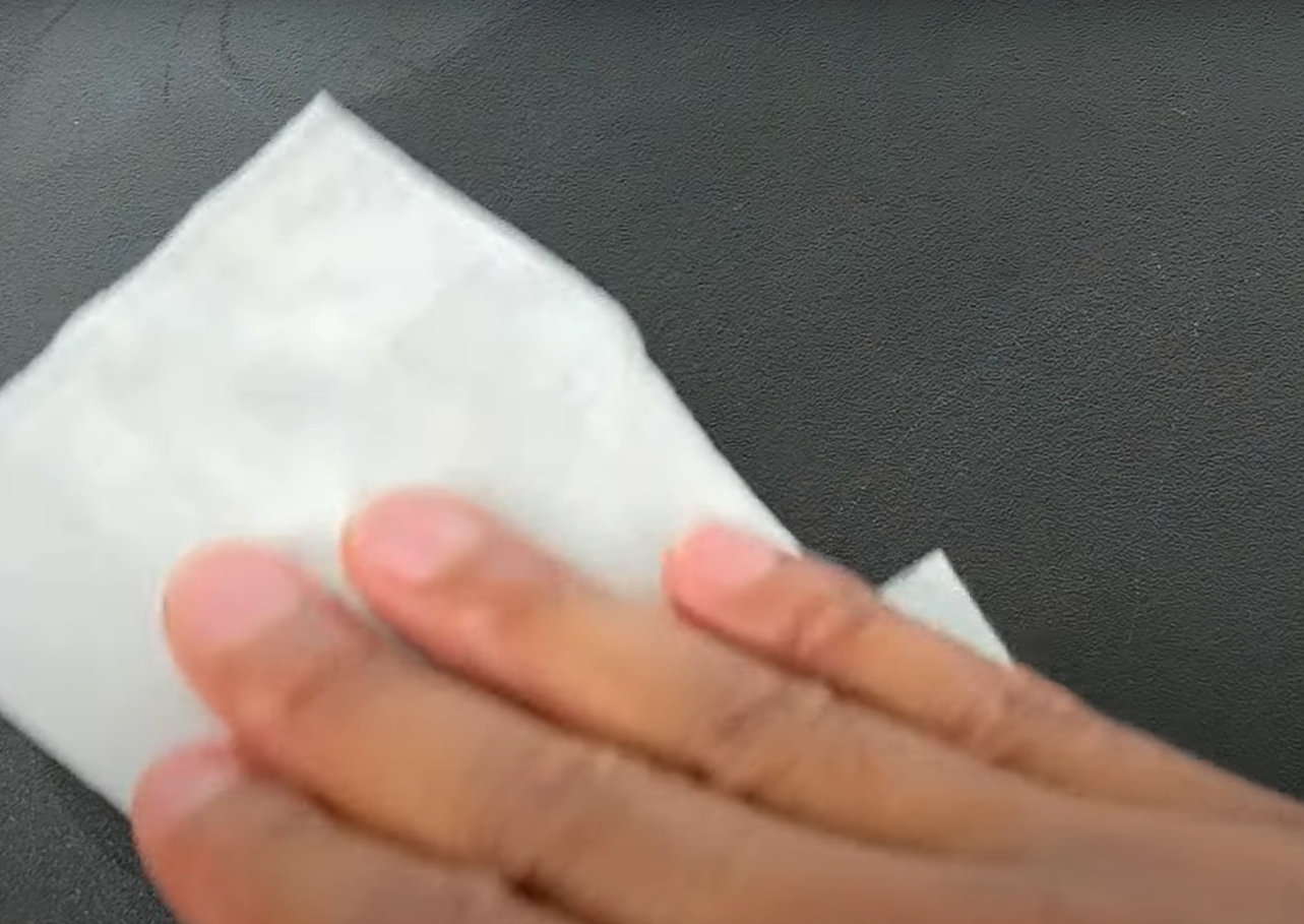 Can You Use Clorox Wipes on Leather? LeatherProfy