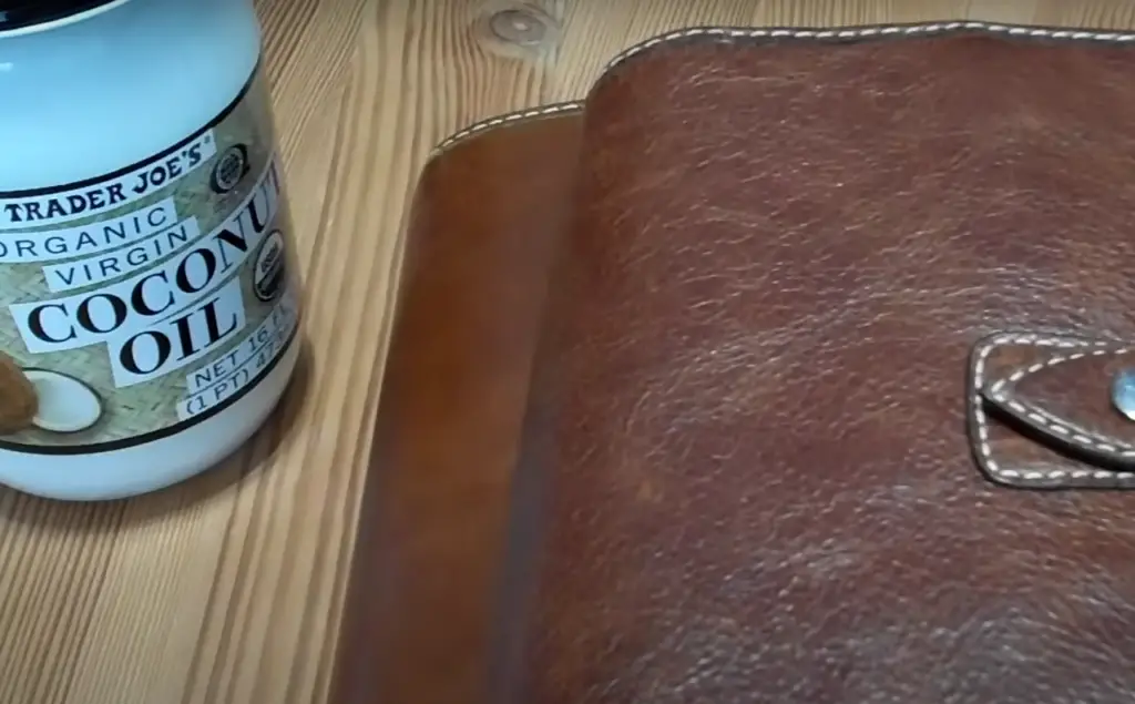 How to Properly Apply Coconut Oil on Leather