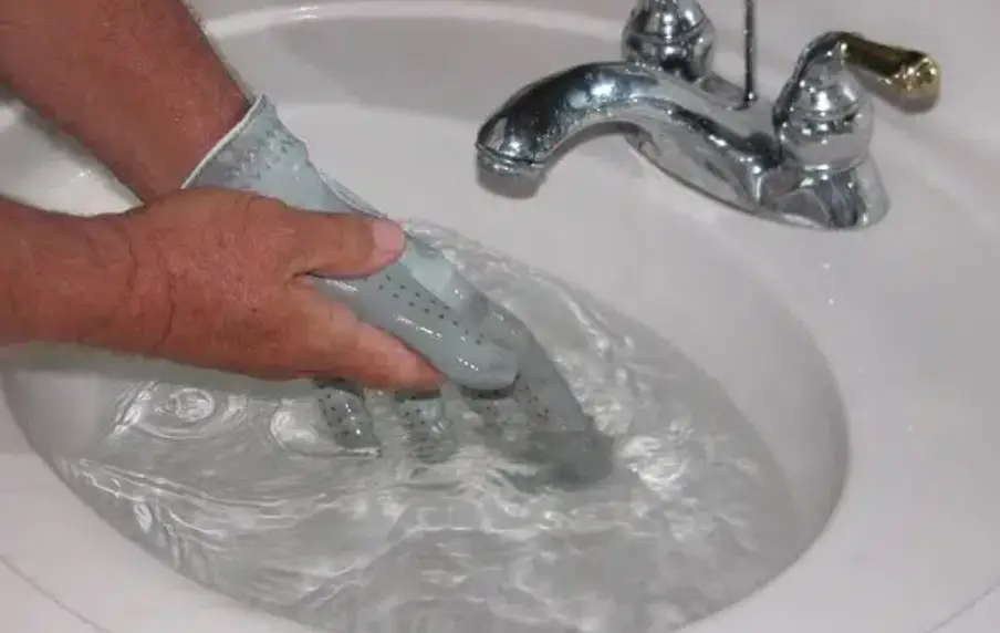 Rinse Your Golf Gloves With Cold Water While Wearing Your Gloves