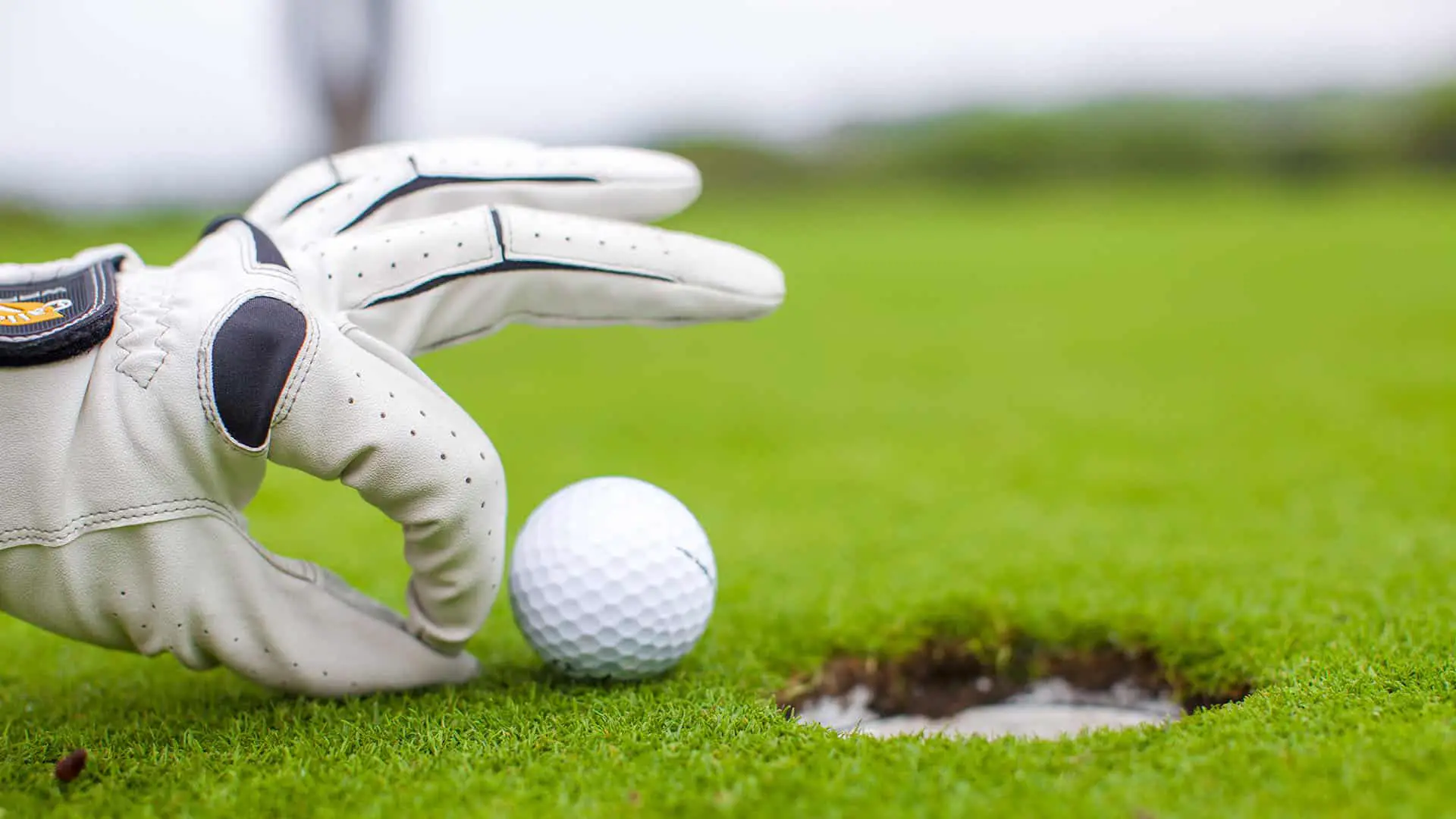 Why Should You Clean Your Golf Gloves