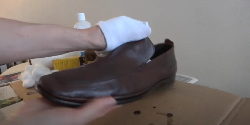 Is it better to paint or dye shoes?