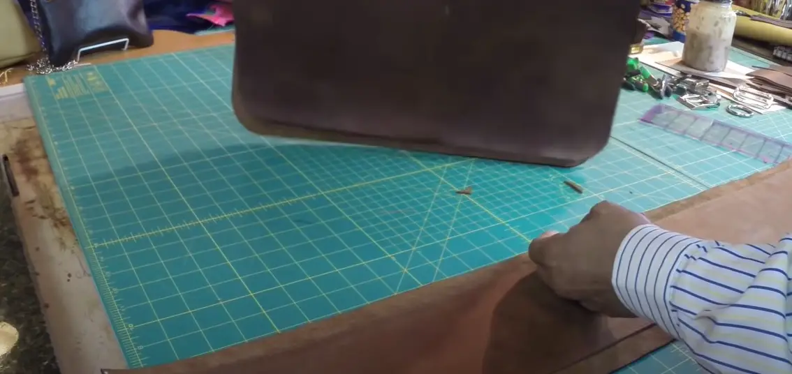 How to Stiffen Leather Bag? LeatherProfy